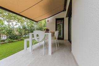 Lloguer Planta baixa a Fenals. Piso 3 habitaciones con patio 80 m y piscina