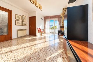 Rent Flat in Creu Alta. Piso 4 habitaciones junto al hospital taulí
