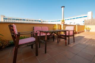 Casa a Eixample. Eixample  casa seminueva con garaje y amplia terraza de 45m2!!!!