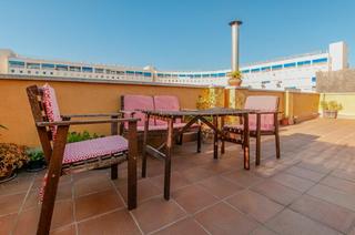 Casa en Eixample. Eixample  casa seminueva con garaje y amplia terraza de 45m2!!!!