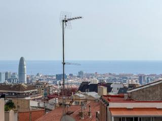 Appartement à Can Baró. Piso seminuevo con terraza de 45 m