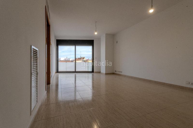 Foto c71f3eab-c570-4ea3-a5bc-25f3772f2cac. Piso  seminuevo con terraza de 45 m en Can Baró Barcelona