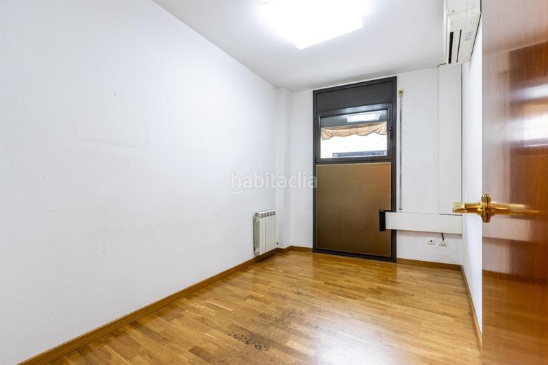 Foto 25a6a422-712b-458c-bed5-85fb85040749. Piso gran piso de 4 habitaciones con pk y trastero a escasos minutos de la rambla en Sabadell