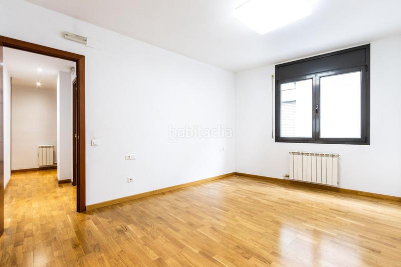 Foto 6d9f9cab-a749-46b3-b95c-f8d7068cbf7b. Piso gran piso de 4 habitaciones con pk y trastero a escasos minutos de la rambla en Sabadell