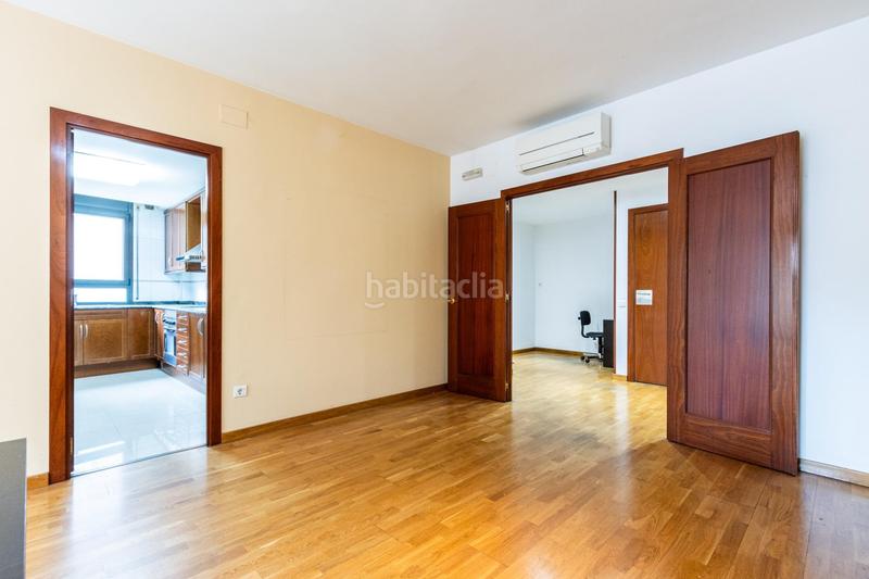 Foto e648e000-1944-4fd1-bdcb-25f43a816b8b. Piso gran piso de 4 habitaciones con pk y trastero a escasos minutos de la rambla en Sabadell