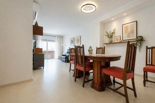 Etagenwohnung in Sol i Padr�s - Sant Oleguer. Amplio piso familiar en el eixample  4 hab. y 2 balcones
