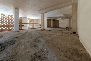Rent Business premise in Eixample. Local 348 m2 junto clínica quirón