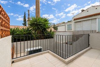 Casa a Centre. Casa reformada integralmente junto a rambla con acabados de gran