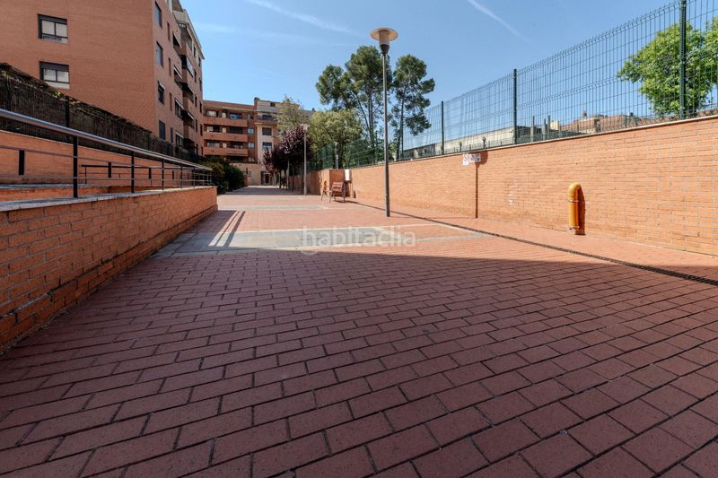 Foto 38bdbeea-3eb0-4918-8aeb-5743cf78ef26. Planta baixa amb calefacció aparcament piscina a Sabadell