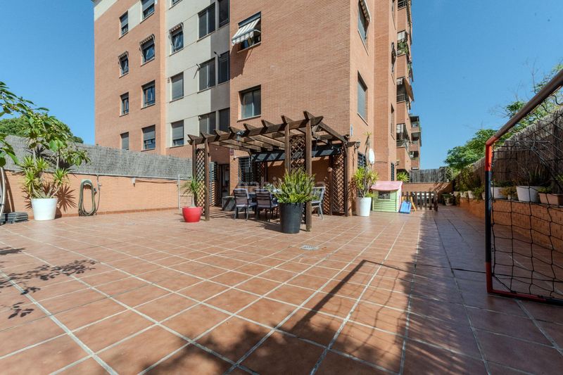 Foto 6e3697ec-41e3-48b3-964a-1bfd00d397d2. Planta baixa amb calefacció aparcament piscina a Sabadell