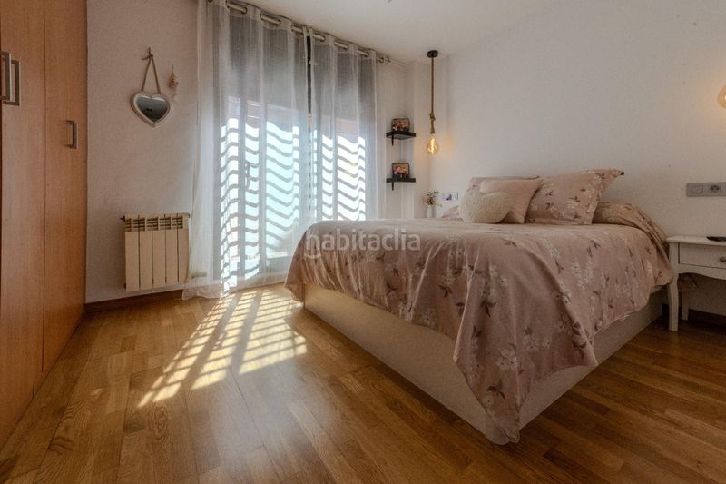 Foto b8b98a50-385d-4348-8354-8059fbd303b5. Planta baixa amb calefacció aparcament piscina a Sabadell