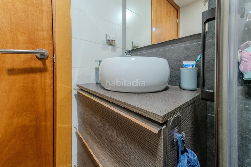 Foto c17a4a81-6e3a-4229-99bc-a4eb2b72cd88. Planta baixa amb calefacció aparcament piscina a Sabadell