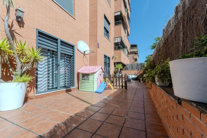 Foto eabde541-43d8-48ea-8187-c48ae54d313a. Planta baixa amb calefacció aparcament piscina a Sabadell