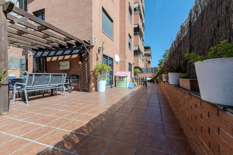 Foto fd84badf-0bb6-4ed0-bf87-2e3d744861a0. Planta baixa amb calefacció aparcament piscina a Sabadell