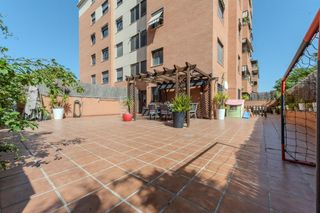 Erdgeschoss in Castellarnau. Piso 3 hab. seminuevo con terraza 175 m2
