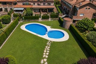 House in Eixample - Can Bogunyà. Casa en castellar con terraza privada, piscina comunitaria y gar