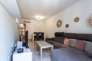 Etagenwohnung in Eixample. Piso seminuevo con ascensor y plaza de parking