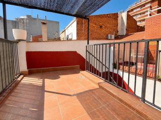 Casa a Eixample. Casa independiente con terraza en el eixample de sabadell