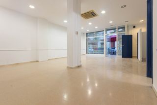 Business premise in Eixample. Local de 108 m2 muy luminoso