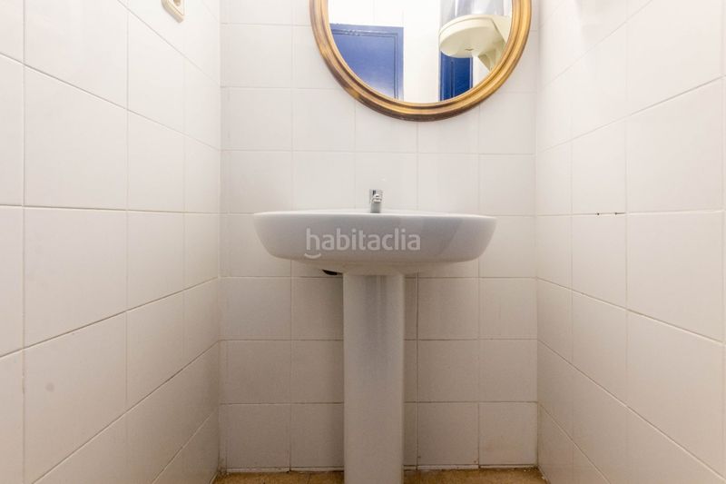 Foto eca6d709-e2c3-47cf-ac67-3306569b44c4. Local comercial a Eixample Sabadell