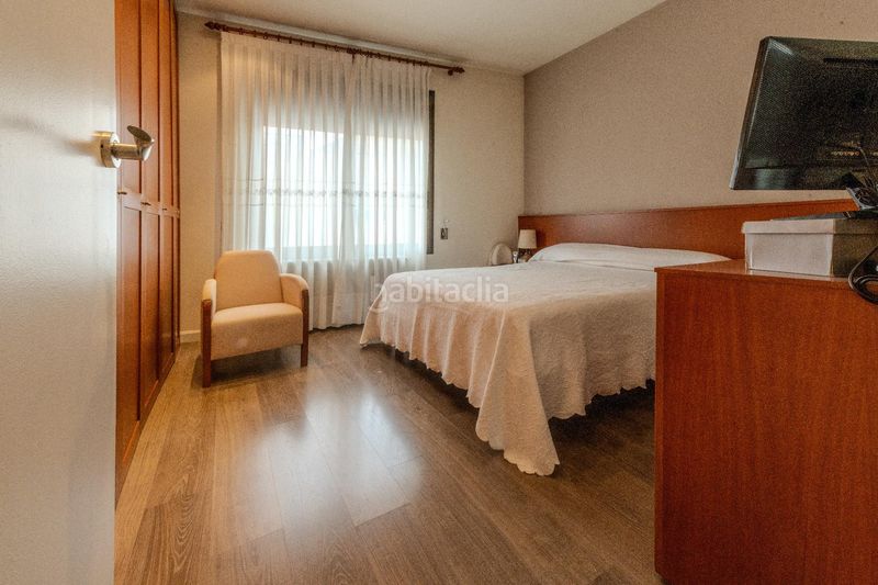 Foto d79277c6-abf9-4f4a-a40e-7dcb8f7caad4. Casa amb calefacció aparcament a Creu de Barberà Sabadell