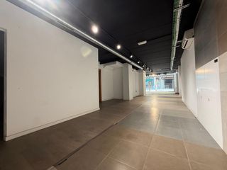 Lloguer Local Comercial a Eixample. Local comercial 424 m2 en av barberà
