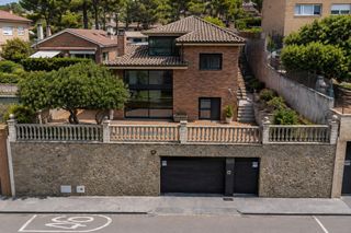 Chalet in Montflorit. Espectacular vivienda unifamiliar a cuatro vientos en cerdanyola