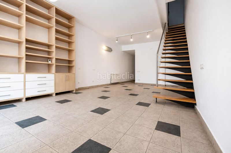 Foto 2f4b5a17-5a47-4781-8f48-b53d019b1117. Casa amb calefacció aparcament a Eixample Sabadell