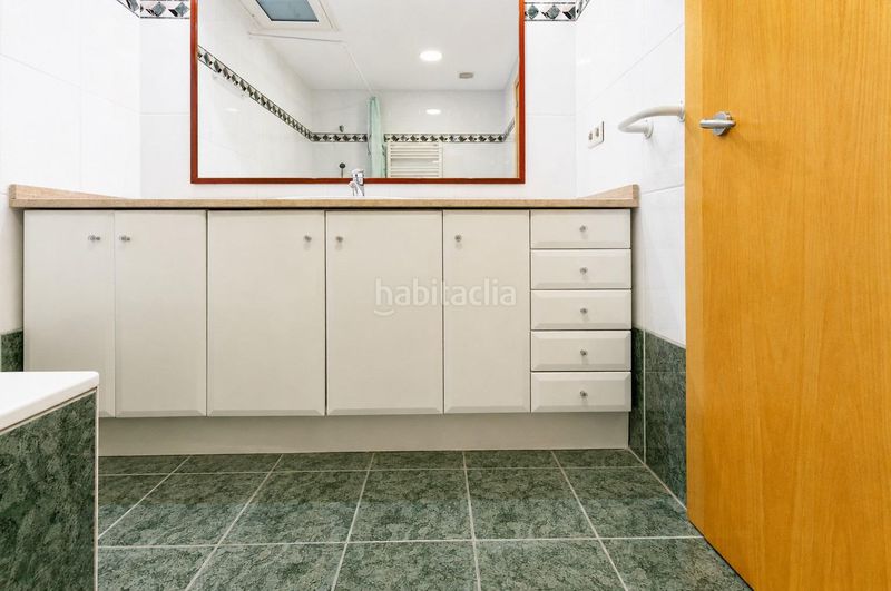 Foto 4c8c4f30-37a8-4cd7-b018-8a1876aba90b. Casa amb calefacció aparcament a Eixample Sabadell
