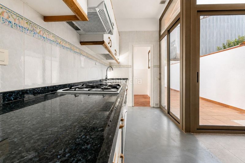 Foto bd560ba6-0745-4a48-8681-9620e0f2d765. Casa amb calefacció aparcament a Eixample Sabadell