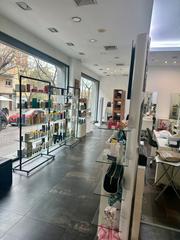 Traspaso Local Comercial  Passeig maragall. Traspaso salón de belleza y peluquería
