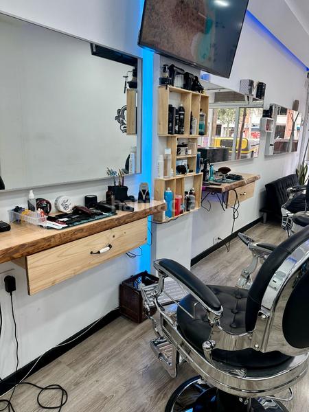 Foto 79a1d34d-c705-4b0e-bdd6-7525ed852e49. Traspaso local comercial traspaso barbería con cabina de estética en Barcelona