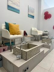Traspaso Local Comercial en Carrer de lepant 313. Traspaso centro de manicure y esttica