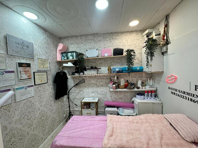 Foto 45e634b7-b9ca-41bf-b2c7-c9edd753f519. Traspaso local comercial traspaso peluquería unisex y estética en Barcelona