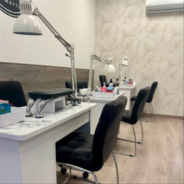 Foto b404a7a4-606d-4444-92e0-f255ec8cd0ff. Traspaso local comercial en carrer de valència 598 traspaso centro de manicure y estética- en Barcelona