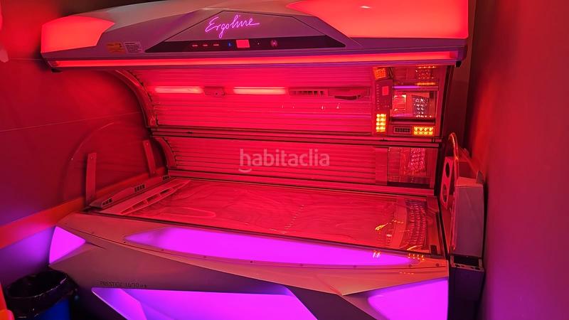 Foto b9278042-fe32-4159-bb06-0a442a45ab75. Traspaso local comercial en plaça de francesc macià 5 traspaso solarium i centro de estética en Barcelona