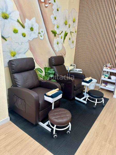Foto a580377e-c2ca-4c7f-b790-7a72222e48d1. Traspaso local comercial traspaso centro de manicure y estética en Badalona