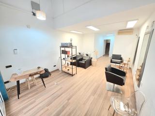 Traspàs Local Comercial  Carrer de padilla 348. Traspaso peluquería unisex con espacio tipo vivienda
