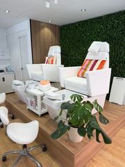 Trasp�s Local Comercial  Carrer del cardenal vives i tut�. Traspaso centro de manicure y est�tica