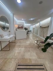 Transfer Business premise  Carrer gran de gràcia. Traspaso centro de estética avanzada