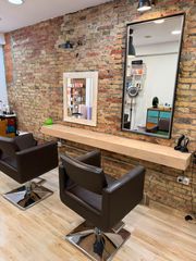 Transfer Business premise in Vila de Gràcia. Traspaso peluquería unisex y estética