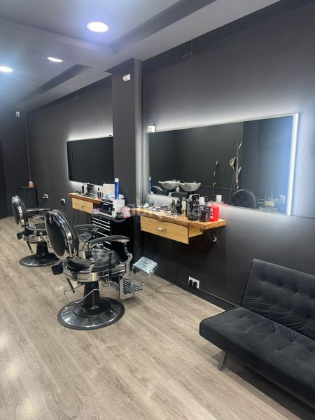Foto 9ddc2d3b-b8a8-4ef7-a3e9-5bed579a9ef2. Traspaso local comercial en carrer de guipúscoa 39 traspaso barberia en Barcelona