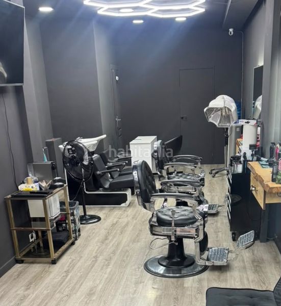 Foto f936b641-8949-46c0-8ebf-93f01c84b2fd. Traspaso local comercial en carrer de guipúscoa 39 traspaso barberia en Barcelona