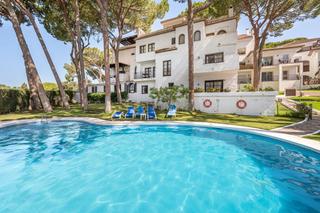 Pis a Urbanización los pinos de aloha, marbella, spain