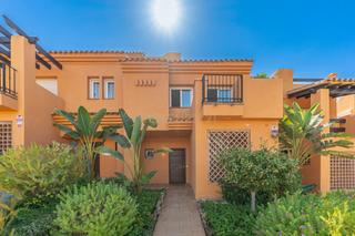 Rent Semi detached house in La Alquería. Elegante casa andaluza en alquiler en la prestigiosa urbanizació