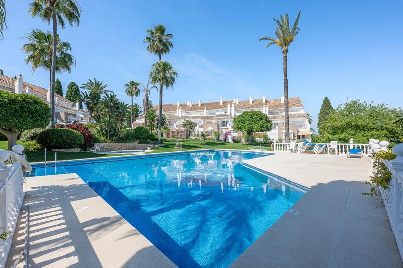 Foto 68e0fcc8-330b-4d07-8a6d-c90e60492b59. Casa a calle jazmín a Paraiso - Barronal Estepona