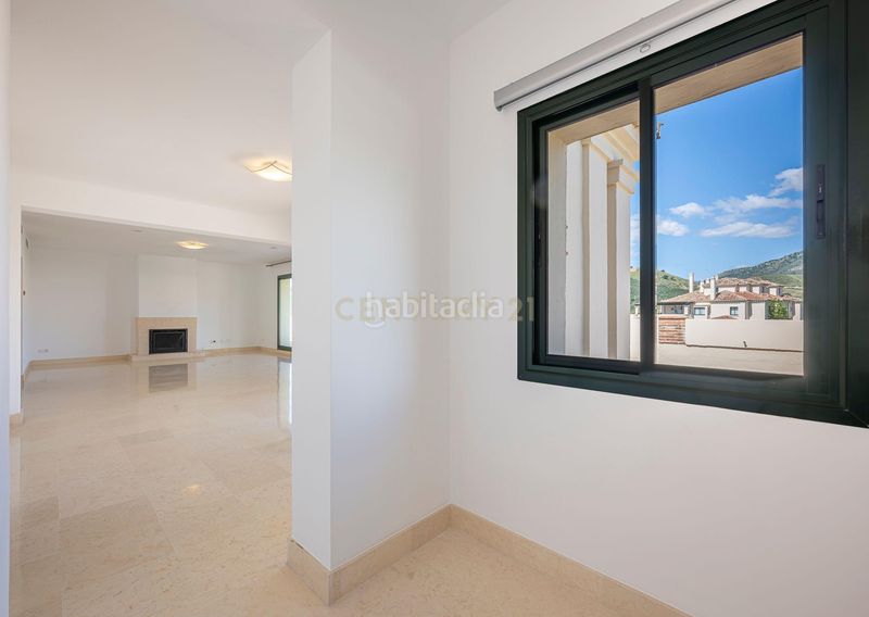 Foto f0ca67d4-6b21-4057-a392-0ff0f78264b2. Àtic amb piscina a los arqueros - puerto del almendro Benahavís