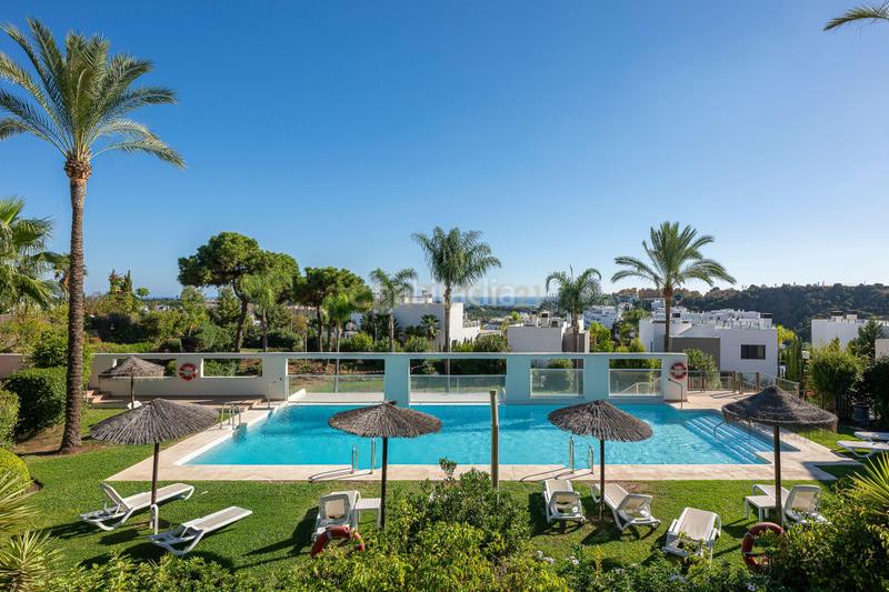 Foto 0f52ec86-c865-44d7-b6c8-23a2533903ad. Zweistöckige wohnung mit parking pool in La Concha - Resina Golf Estepona