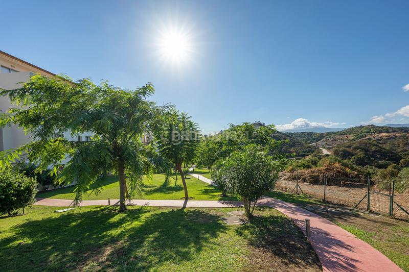 Foto 1b897946-6359-468c-a565-a74a712b5d57. Zweistöckige wohnung mit parking pool in La Concha - Resina Golf Estepona