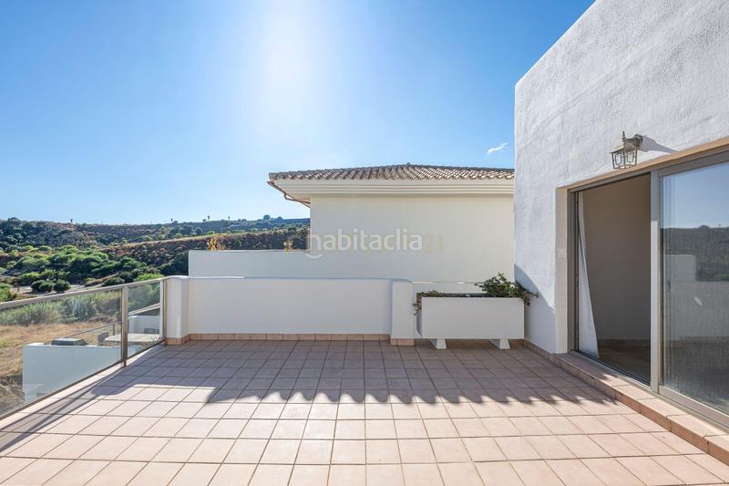 Foto 27a728a8-d4ef-4de6-b85e-ed0b9d0c54ea. Zweistöckige wohnung mit parking pool in La Concha - Resina Golf Estepona